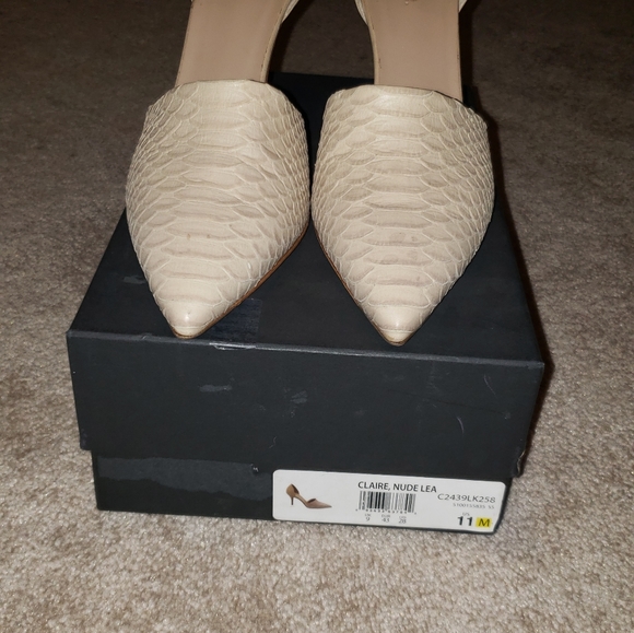 Vince 'Claire'Two-Tone Snake Embossed D'orsay Pump - Picture 5 of 8